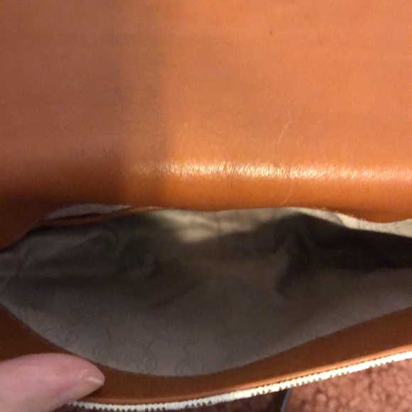 Gorgeous Michael Kors 🥳8xHP🥳Crossbody Bag - Picture 5 of 7